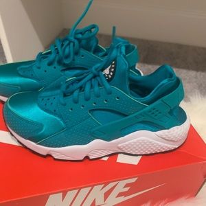Women’s Nike huarache